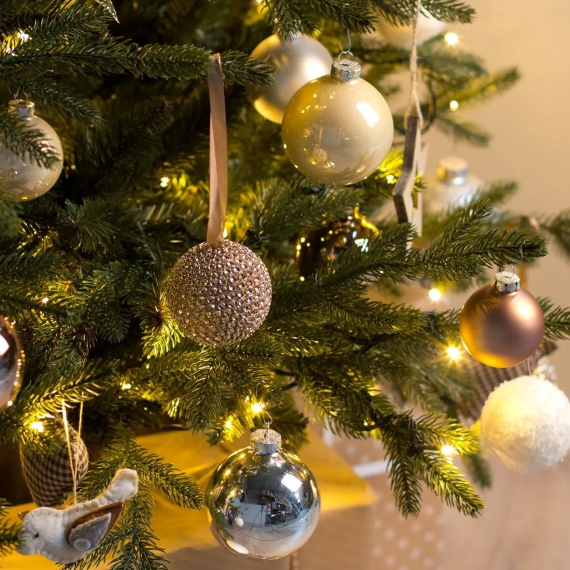 Christmas Bauble With Diamonds - 7,5cm - Gold
