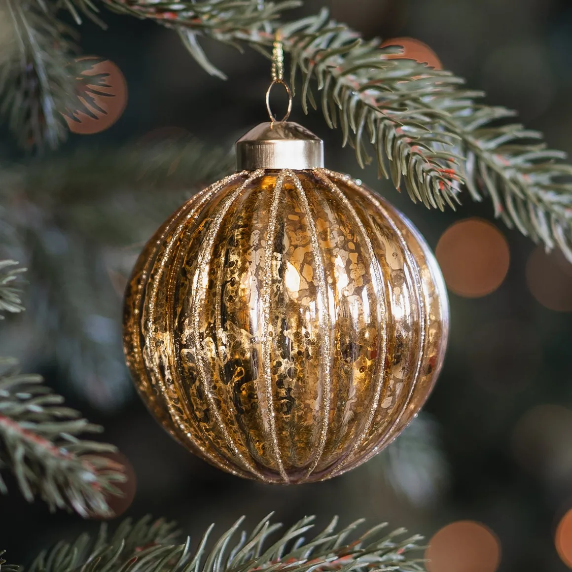 Elegant Bronze Bauble With Craquelé Look