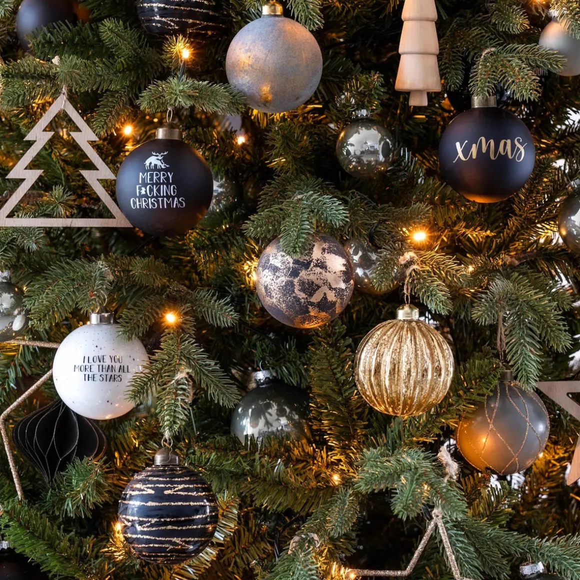 Elegant Glass Christmas Bauble With Fine Lines 8cm Black-Champagne