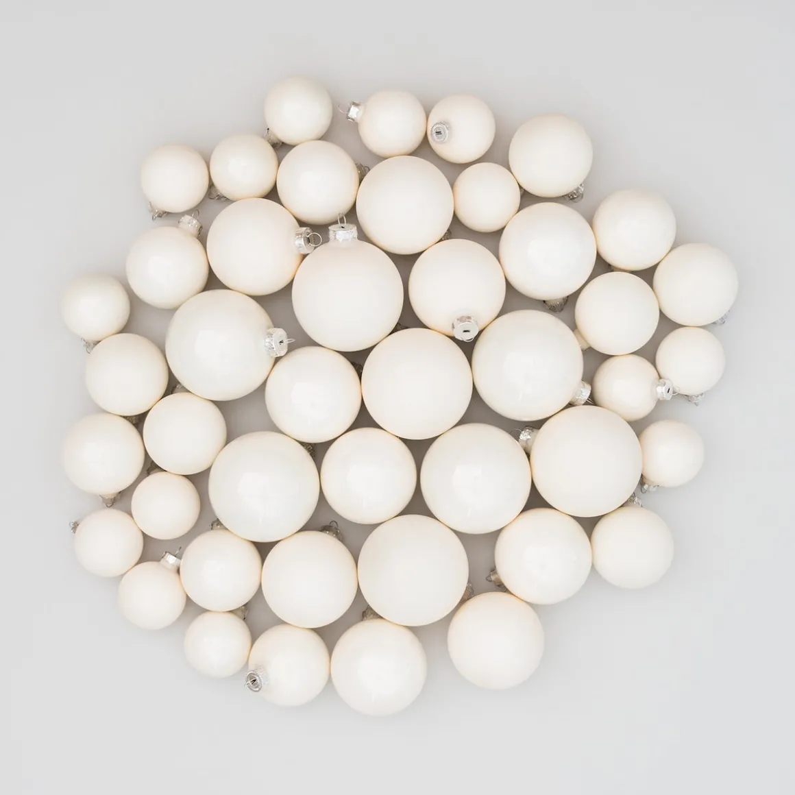 Elegant Wool White Bauble Set 44 Pieces In A Handy Box