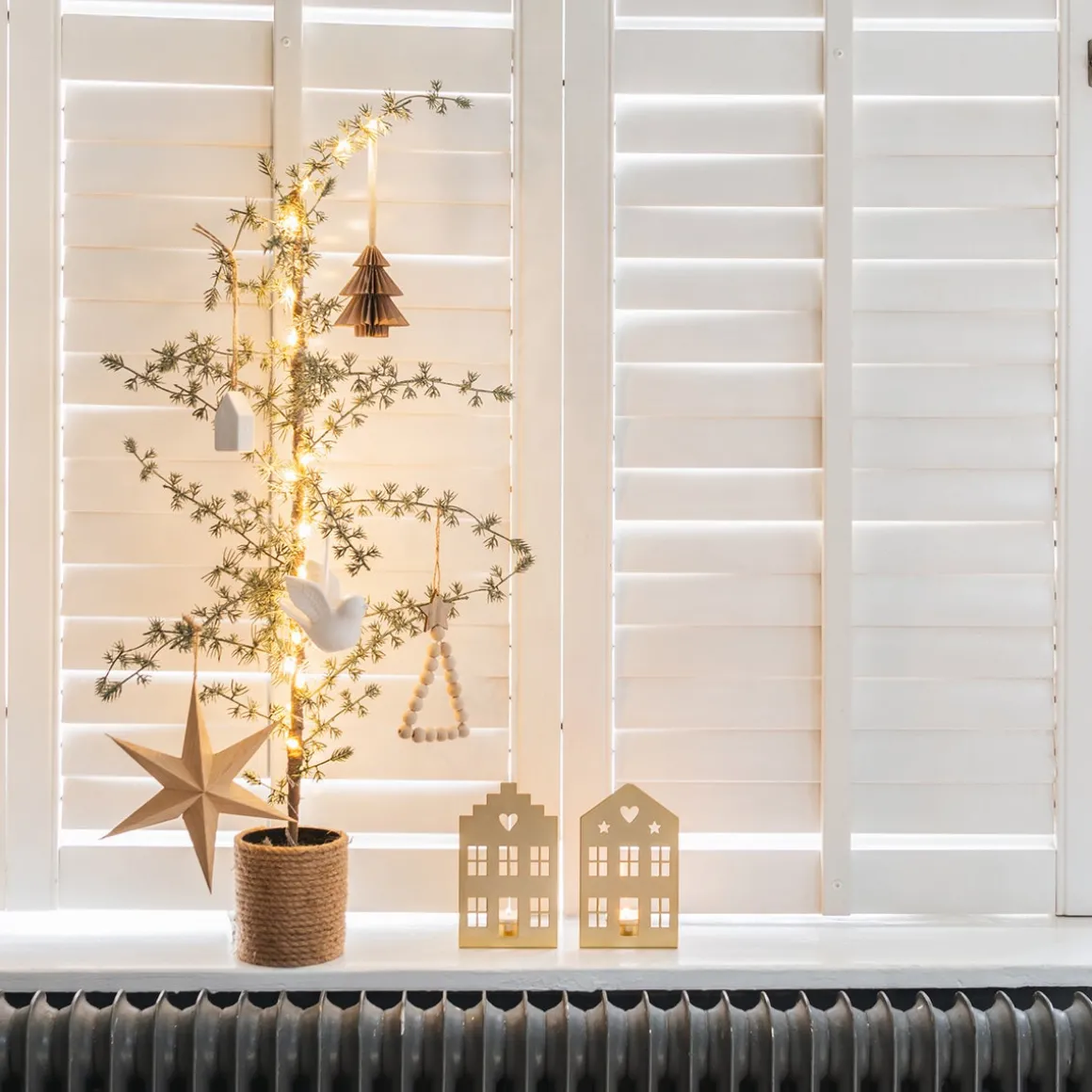Gold Canal House For Festive Atmosphere