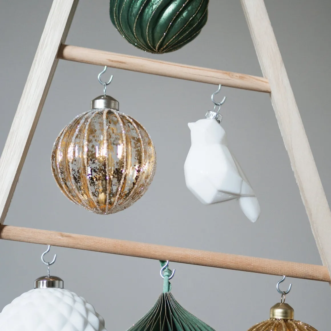Luxury Glass Bauble With White Stripes And Gold | Glass | Transparent-Gold | 8cm