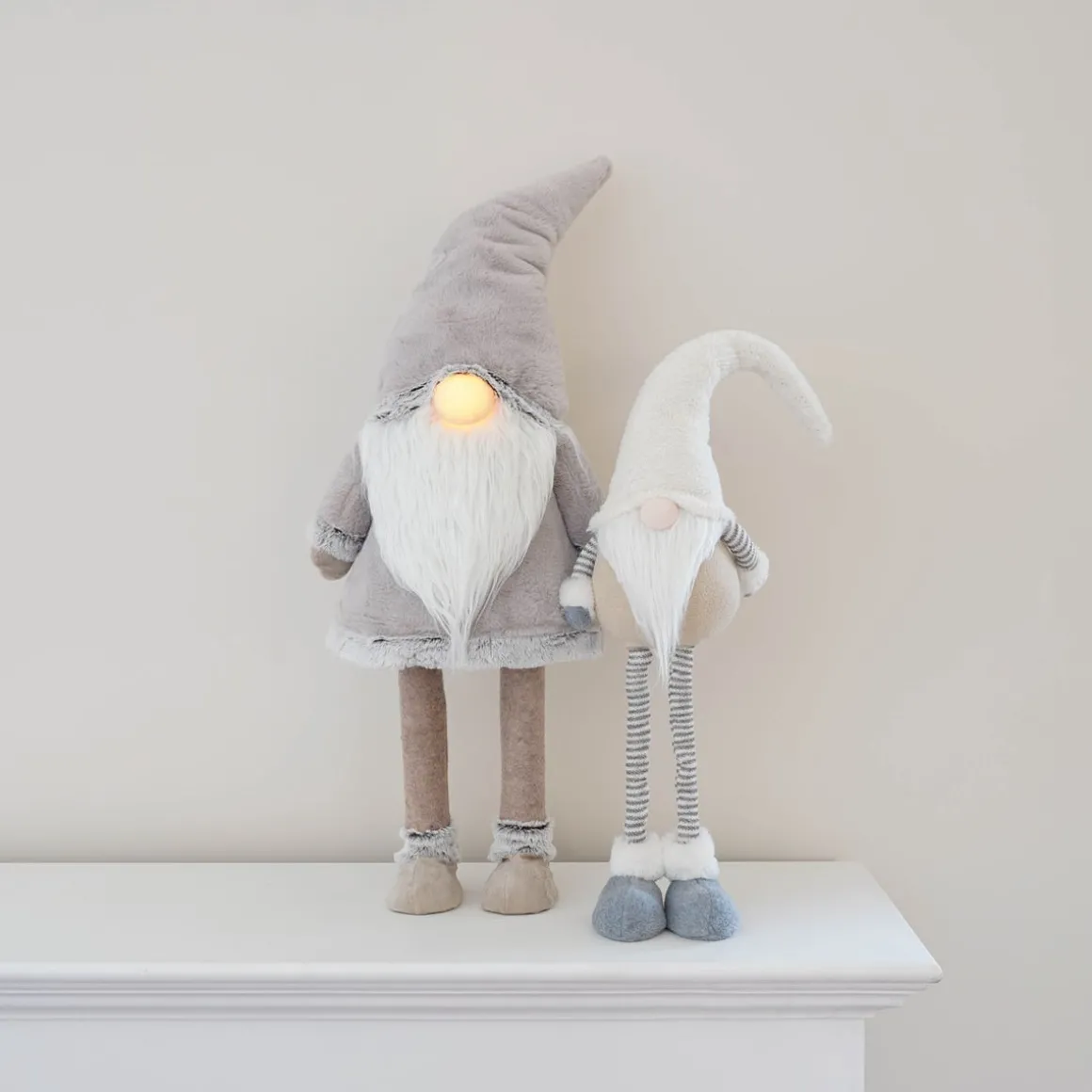 Standing Gnome With Telescopic Legs 65/85cm Cream