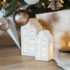 White Canal House For Christmas